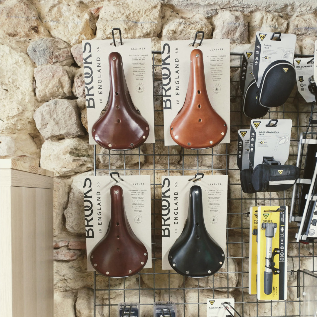 Selles Brooks disponibles au shop